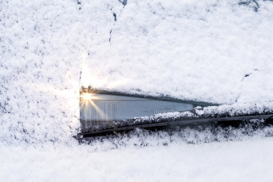 Heckscheibe mit Schnee, Eis Kratzen