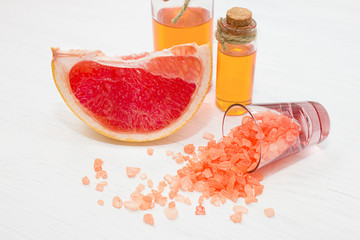 Spa exposure. Sea salt, grapefruit oil.