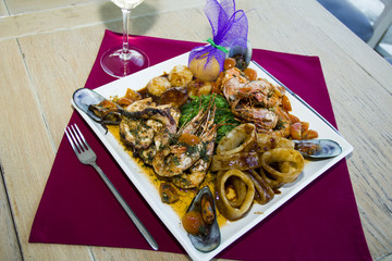 морепродукты. ресторанное блюдо. морское плато © mykhaylovska