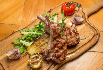 Entrecote meal on wooden desk
