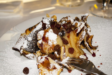 dessert apples raisins and sugar powder