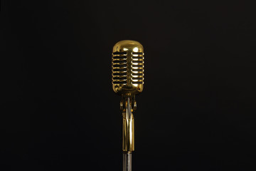 microphone rétro vintage doré