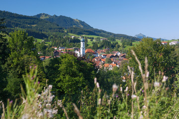 Nesselwang, Stadtblick mit Pfarrkirche St. Andreas