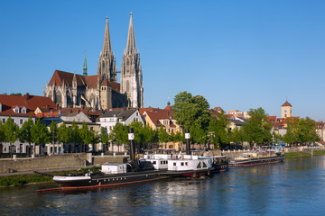 Regensburg, Donauufer; Dom St. Peter, Museumsschiff