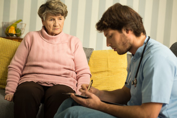 Obraz premium Doctor during private home visit