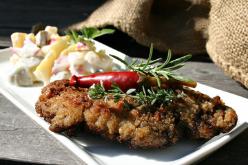 organic lifestyle schnitzel paniert leber close up bio-lebensmittel shabby chic