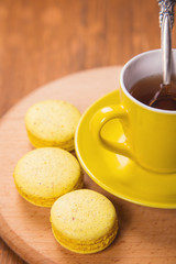macaroons with tea