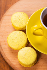 macaroons with tea