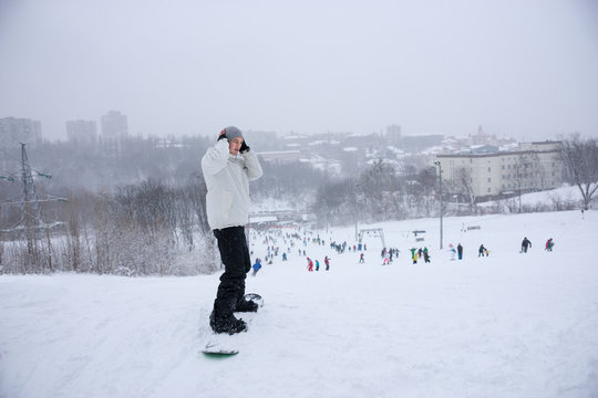 Snowboarder preparing to make a run