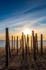 Holzskulpturen am Strand, Esbjerg, Dänemark