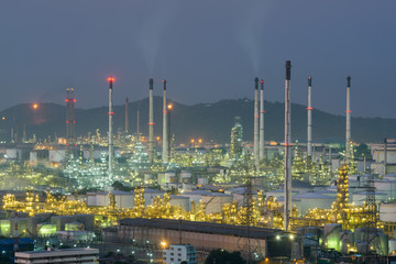 Obraz na płótnie Canvas Oil refinery and storage tanks at twilight