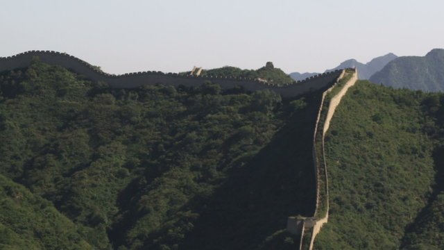 Long-distance pan of Great Wall