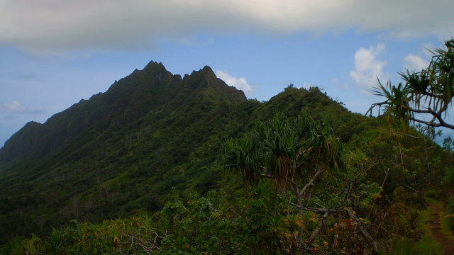 Time-lapse of green Hawaiian mountaintops.
