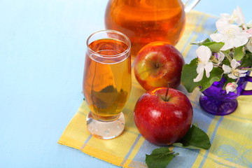 Apple juice and fresh red apples