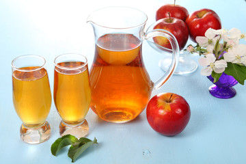 Apple juice and fresh red apples