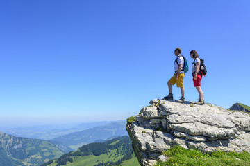 am Gipfel über allen Dingen stehen