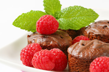 Mini chocolate cakes with fresh raspberries