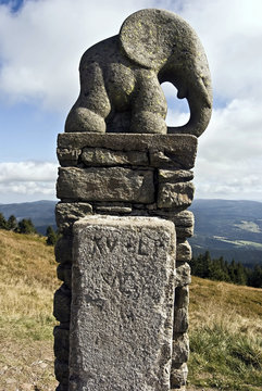 statue of small elephant on Kralicky Sneznik