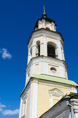 Fototapeta na wymiar The bell tower of church Nikolo-Kremlevskaya, Vladimir, Russia