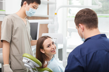 Obraz premium Pretty young woman came to visit her dental doctor