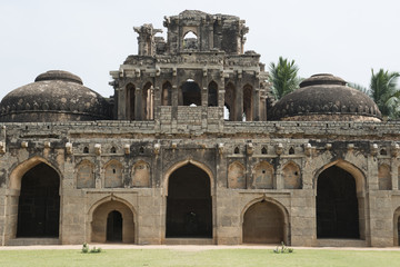 Fachada de un templo hinduista en Hampi, India