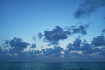 Obraz premium 夜明け前の海