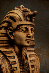 Naklejka premium Stone pharaoh tutankhamen mask