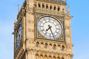 Fototapeta na wymiar Big ben close up in London, blue sky