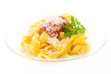 Nudeln mit Tomatensauce und Petersilie