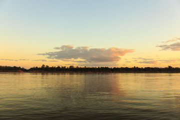 Fototapeta na wymiar Color of the sky that morning Mekong River Ubon Ratchathani, Tha