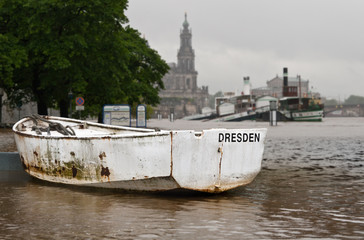 Hochwasser in Dresden, Sachsen, Deutschland.

Flood in Dresden, Saxony, Germany.