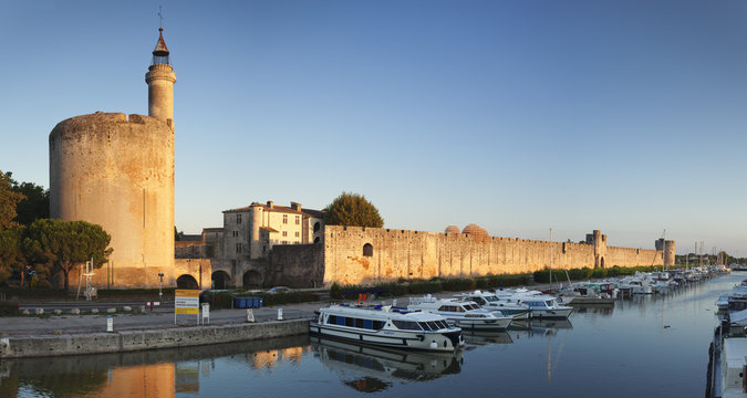 Tour de Constance tower and city wall at sunset, Aigues Mortes, Petit Camargue, Department Gard, Languedoc-Roussillon, France
