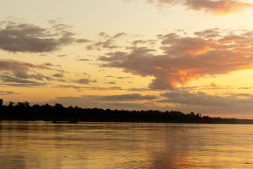Obraz premium Color of the sky that morning Mekong River Ubon Ratchathani, Tha