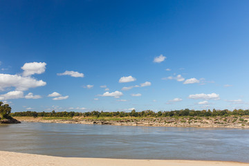 Fototapeta na wymiar Sky and river On the bright sky along the Mekong Thailand.