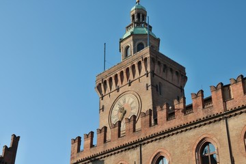Fototapeta na wymiar Torre con orologio