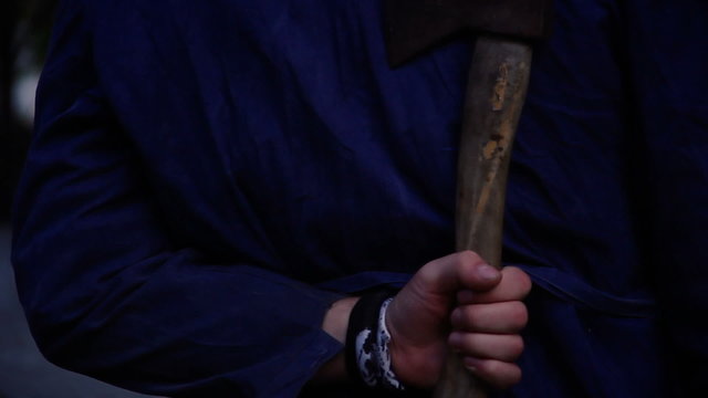 Murderer spying on victim, hiding weapon behind back, attempted homicide