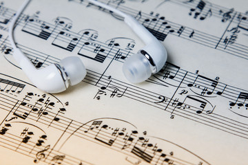 Ohrhörer mit Musiknoten