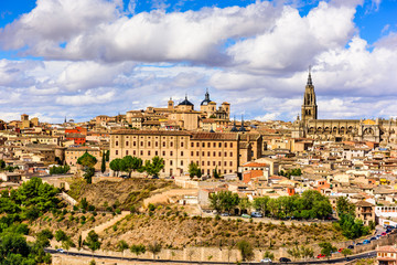 Fototapeta na wymiar Toledo, Spain skyline.
