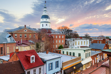 Annapolis, Maryland, USA downtown cityscape with the State House.
