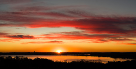Fototapeta na wymiar Texas Lake Sunrise Panorama