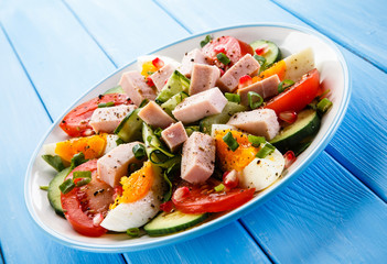 Ham, boiled eggs and vegetables 