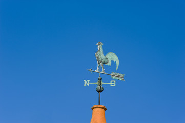 Wetterhahn auf Kamin