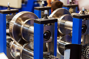 Pipe bending machine