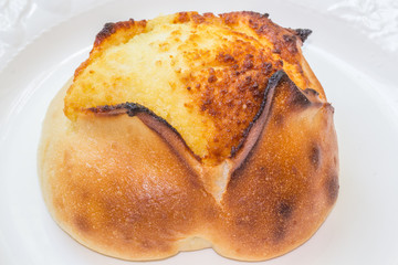 macatia, petit pain rond sucré typique de la Réunion 