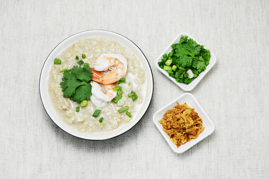 boiled rice with shimp and topping