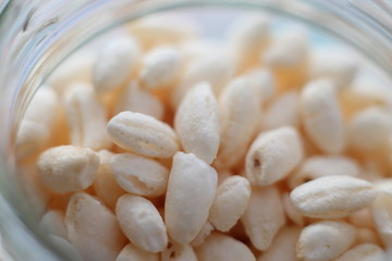 Puffed cereal is a traditional sweets of Japan.We made with rice.