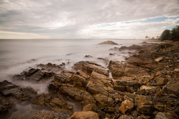 Brandung am Meer am Strand in Vietnam