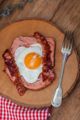 Leberkäse mit Spiegelei