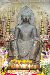 Obraz premium The ancient Buddha in the ubosot at Wat Naphrameru temple, Ayutt