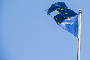 EU Flagge zerrissen, Eu Flag torn © KM